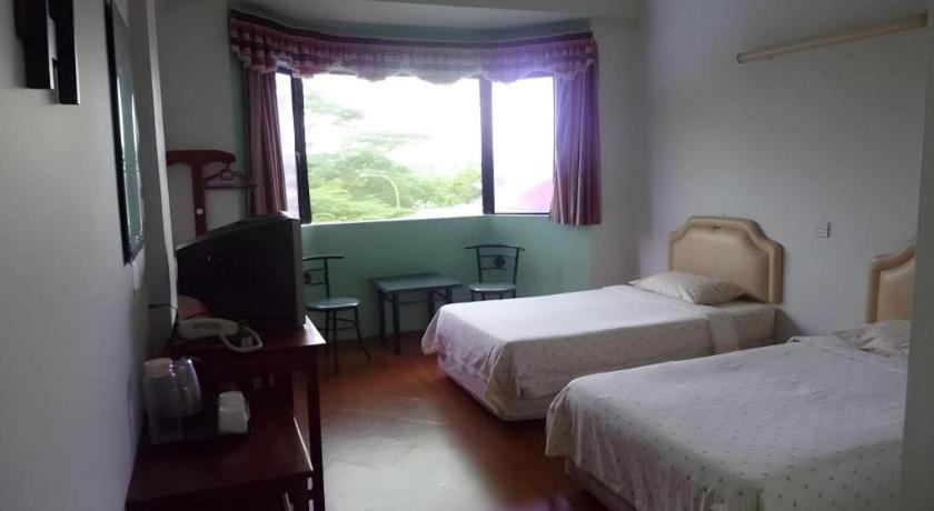Hotel Hung Hung Kuching Zewnętrze zdjęcie