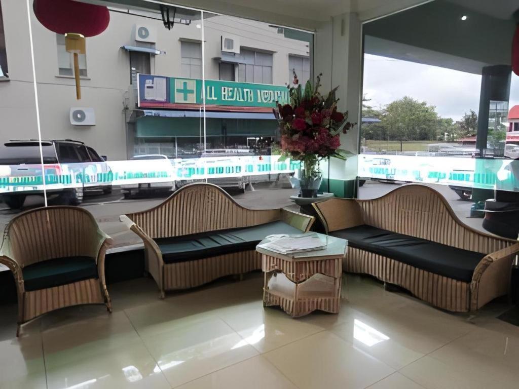 Hotel Hung Hung Kuching Zewnętrze zdjęcie