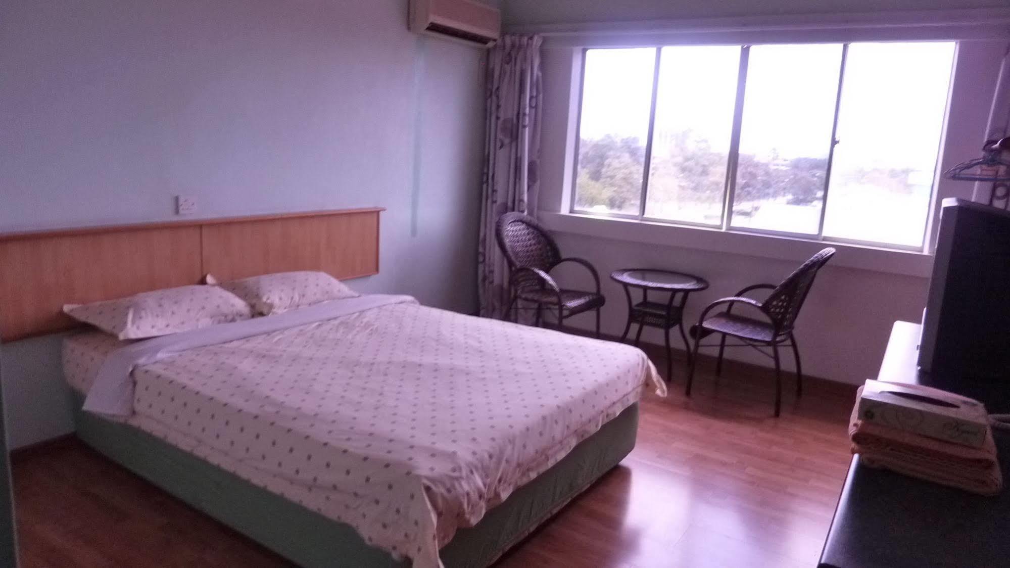Hotel Hung Hung Kuching Zewnętrze zdjęcie