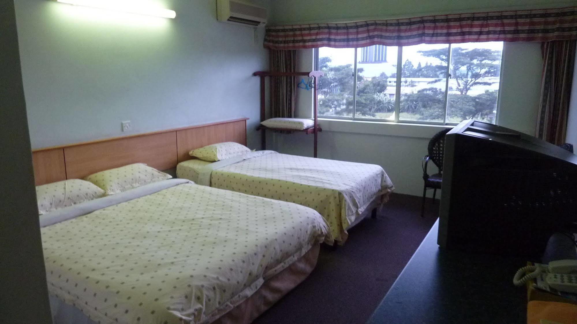 Hotel Hung Hung Kuching Zewnętrze zdjęcie